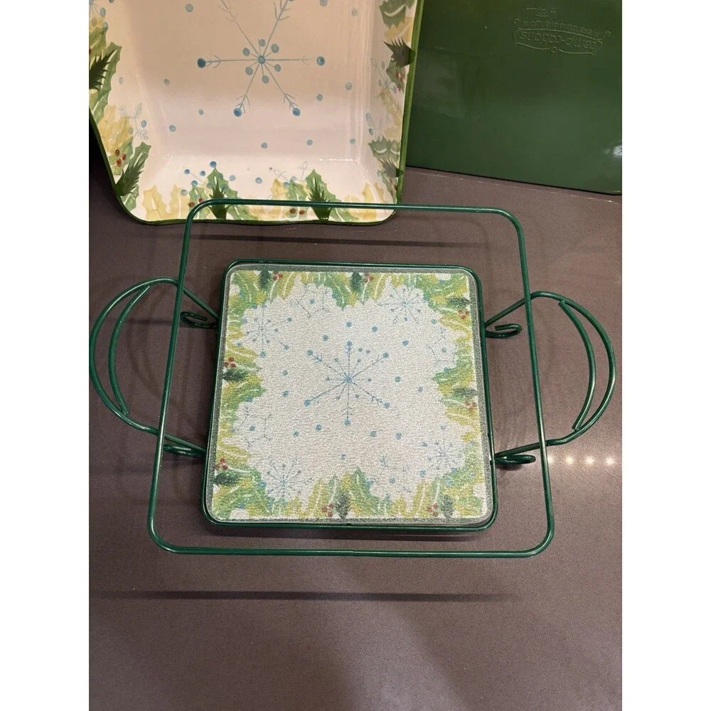 Temp-tations by Tara Hometown Christmas Large 9” Dish With Trivet Lid Wire Rack